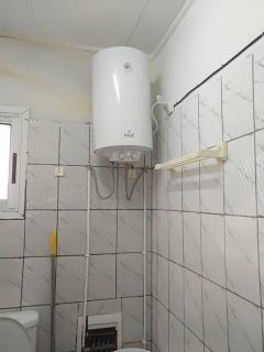 chambre meublé Douala bonapriso Cameroun, eau chaude, clim, gardien, wifi haut débit - 7