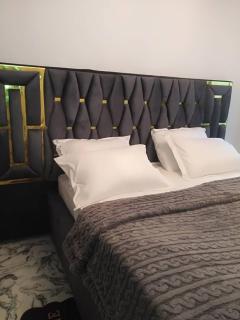 chambre meublé Douala bonapriso Cameroun, eau chaude, clim, gardien, wifi haut débit - 9