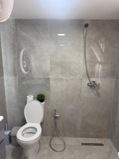 3 Min to Center, Stylish Villa 1st Apartment Stay - 2