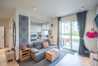 Beautiful apartment with garden and private garage, close to the airport - 0