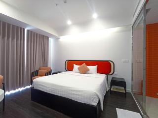 2 Bedrooms Apartment in SunsetTown - 8