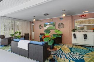 Minutes to boat ramps and beach and private pool! - 2
