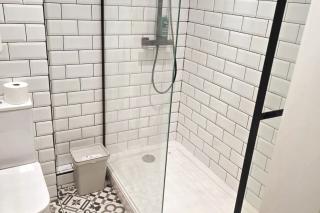 Charming 1-Bed Retreat with Patio: Cozy & Central - 2