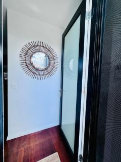 Luxe Riverside Oasis 3BR for 6 Guests Home Near Flemington Racecourse 16 min to CBD 20 min to Airport 2 mins walk to Public Transport to go to Train Station and Highpoint Shopping Centre - 9