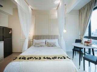 The Luxe KLCC by Infinitum - Deluxe Double Room B with Staircase - 9