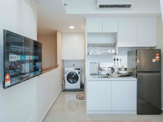 The Luxe KLCC by Infinitum - Deluxe Double Room B with Staircase - 2
