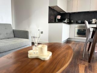 Joyful Group - Stylish 2BR City Retreat on Regent Road - Moffat - 0