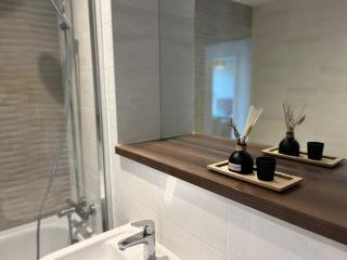 Joyful Group - Stylish 2BR City Retreat on Regent Road - 6
