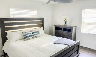 Charming 3 Bedroom House with a Beautiful Pool AC and Wifi in St Petersburg - 9