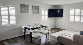 Charming 3 Bedroom House with a Beautiful Pool AC and Wifi in St Petersburg - 5