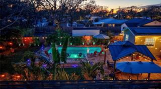 Charming 3 Bedroom House with a Beautiful Pool AC and Wifi in St Petersburg - 2