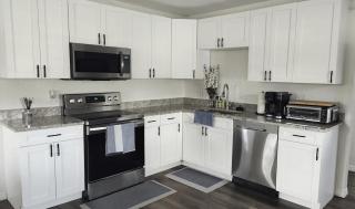 Charming 3 Bedroom House with a Beautiful Pool AC and Wifi in St Petersburg - 1