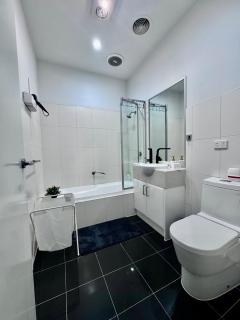 Luxe Riverside 3BR House by the Maribyrnong River, 16mins to Melbourne CBD and 20mins from Melbourne Airport - 6