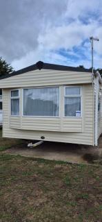 Superb 8 Berth Dog Friendly Caravan To Hire In Norfolk Ref 10054B - 0