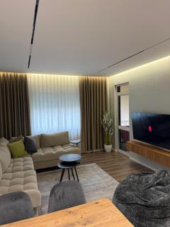 Luxe Aura Apartment - 6