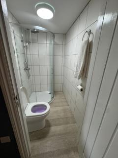 OYO Shore Surf Lodge - 2