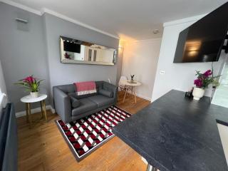 The Fitz Pad - Fitzrovia - By Frankie Says - 0