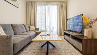 Luxury 1BR Apartment in Binghatti Heights, JVC - 0