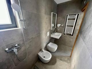 Villa V, ROOMS WITH PRIVATE BATHROOM, SHARED KITCHEN, LIVING ROOM AND GARDEN WITH HEATED POOL, Privlaka, Zadar - 3