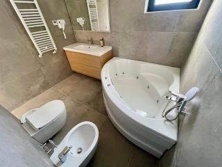 Villa V, ROOMS WITH PRIVATE BATHROOM, SHARED KITCHEN, LIVING ROOM AND GARDEN WITH HEATED POOL, Privlaka, Zadar - 4
