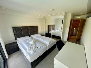 Villa V, ROOMS WITH PRIVATE BATHROOM, SHARED KITCHEN, LIVING ROOM AND GARDEN WITH HEATED POOL, Privlaka, Zadar - 9