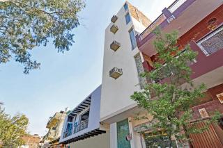 Super Townhouse Near M2K Cinema Pitampura - 9