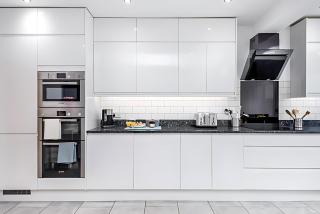 Modern Minimalist 3-Bed Duplex Apartment in York I Pass The Keys - 3