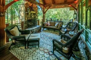 Luxury Riverfront Lodge - Sleeps 12, VIEWS, Fireplaces, Dogs OK - 2