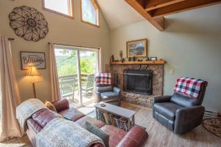 Fleetwood Falls - VIEWS - Lake and New River Access - Close to Todd & Boone - 30 Min to Skiing - 3