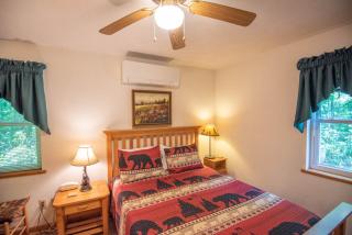 Fleetwood Falls - VIEWS - Lake and New River Access - Close to Todd & Boone - 30 Min to Skiing - 1