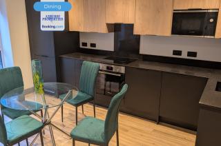 Monthly Stays at High Road By Azzurri Properties Short Lets & Serviced Accommodation North Finchley, Sleeps 6 - 4
