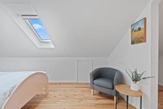 5E4 Spacious Abnb-style 5BR Retreat, 2 Parking, Balcony, Nr Top Ryde - 5