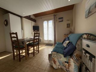 Appartement Cosy à Dolus-d'Oléron - 4 Couchages, Proche Plage avec Balcon et Parking Gratuit - FR-1-246A-141 - 0