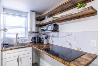 Cozy Apartment, Mins To Airport - 0