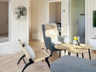 Holiday Home Enisa - 800m from the sea by Interhome - 4
