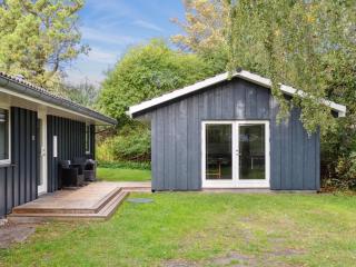 Holiday Home Josina - 675m from the sea by Interhome - 4