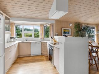 Holiday Home Tineke - 800m from the sea by Interhome - 2