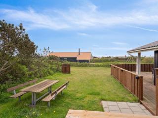 Holiday Home Wolter - 700m from the sea by Interhome - 6