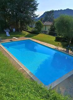 Dog-friendly, Panoramic Pool and Park on Lake 3 - 0