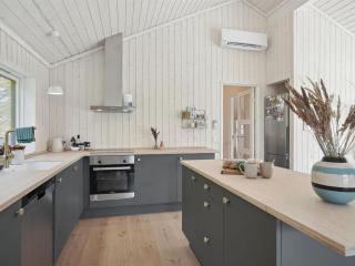Holiday Home Erke - 500m from the sea by Interhome - 5