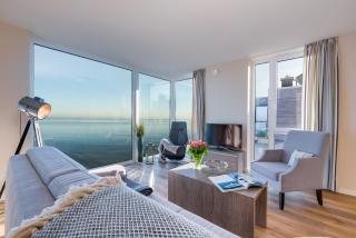 Apartment Upper Deck - 4