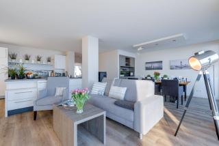 Apartment Upper Deck - 3