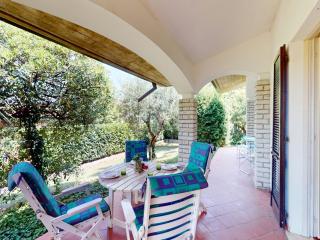 Valentine Lakeside Villa by Bookinggardalake - 2