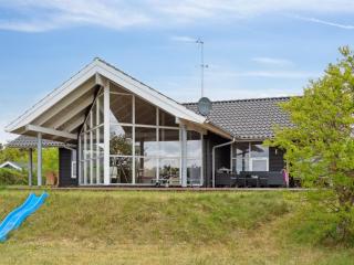 Holiday Home Elspeth - 25m from the sea by Interhome - 3