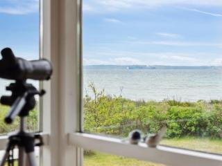 Holiday Home Elspeth - 25m from the sea by Interhome - 6