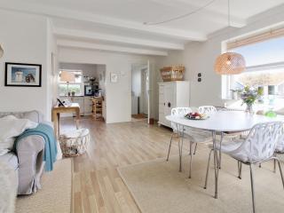 Apartment Thorgny - 900m from the sea by Interhome - 8