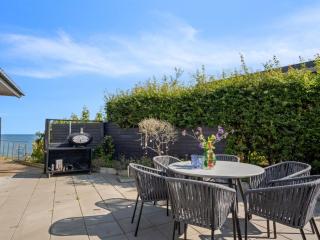 Holiday Home Alimpij - 5m from the sea by Interhome - 5