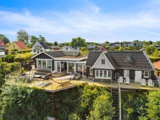 Holiday Home Alimpij - 5m from the sea by Interhome - 6