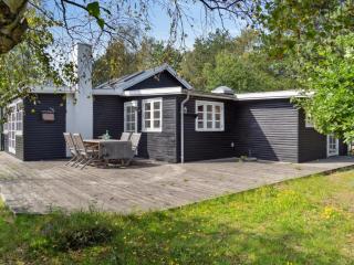 Holiday Home Estel - 900m from the sea by Interhome - 1