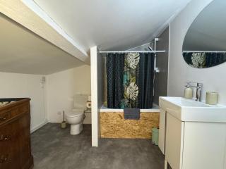 Proche Carcassone chambre avec salle de bain et WC privée Piscine salon et kitchenette partagés avec voyageurs - 7